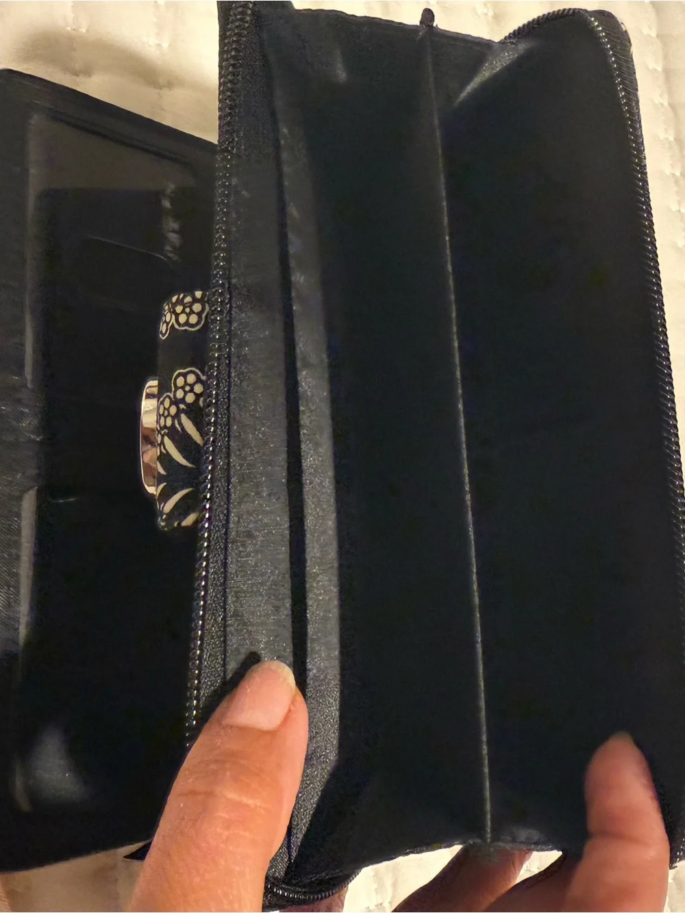 Vera Bradley retired Black & White Paisley-Print Wallet Wrislet with Turn-Lock - Picture 3 of 5